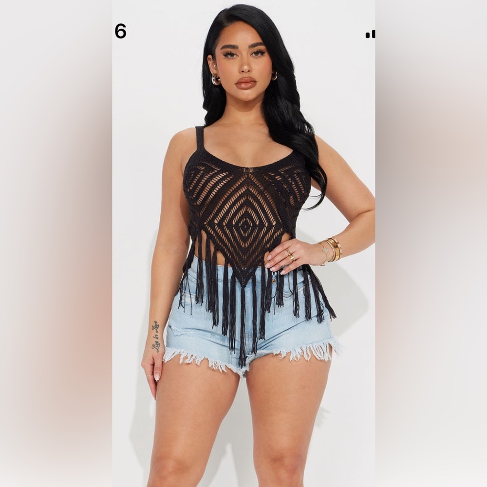 Size Xl fashion nova  crochet fringe sweater top, color black &runs big